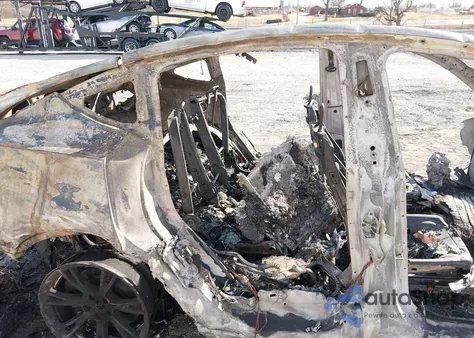 2021 Tesla Model Y Long Range Dual Motor All-Wheel Drive z USA, uszkodzony, nr VIN 5YJYGDEE3MF075339